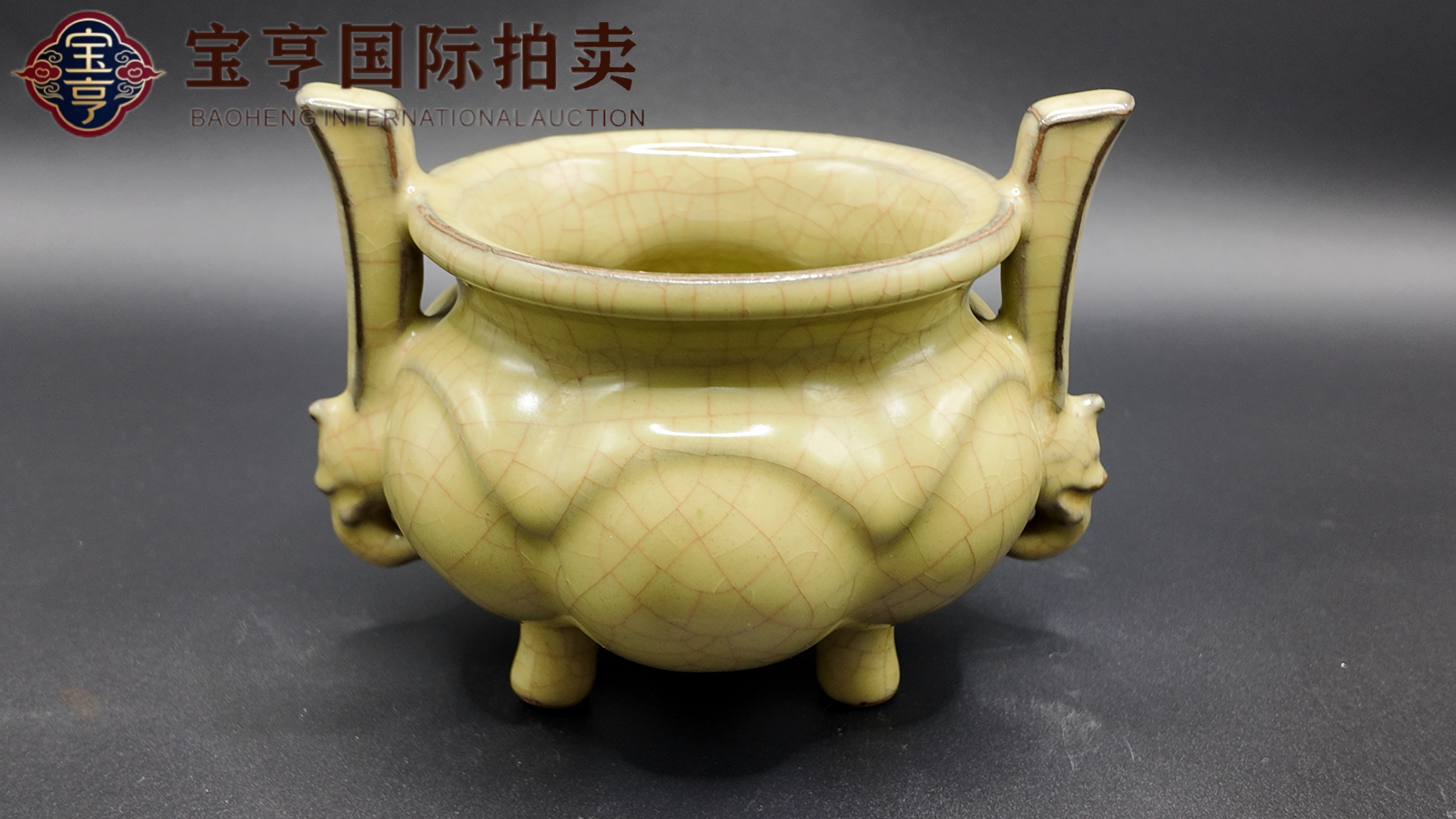 哥窑米黄釉冲天耳三足香炉